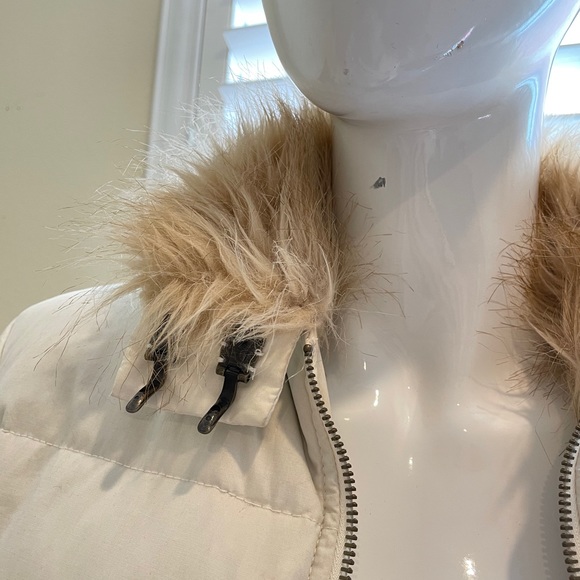 SOLD❤️ Express Size 8 Beige Puffer Fur Coat - Picture 10 of 13